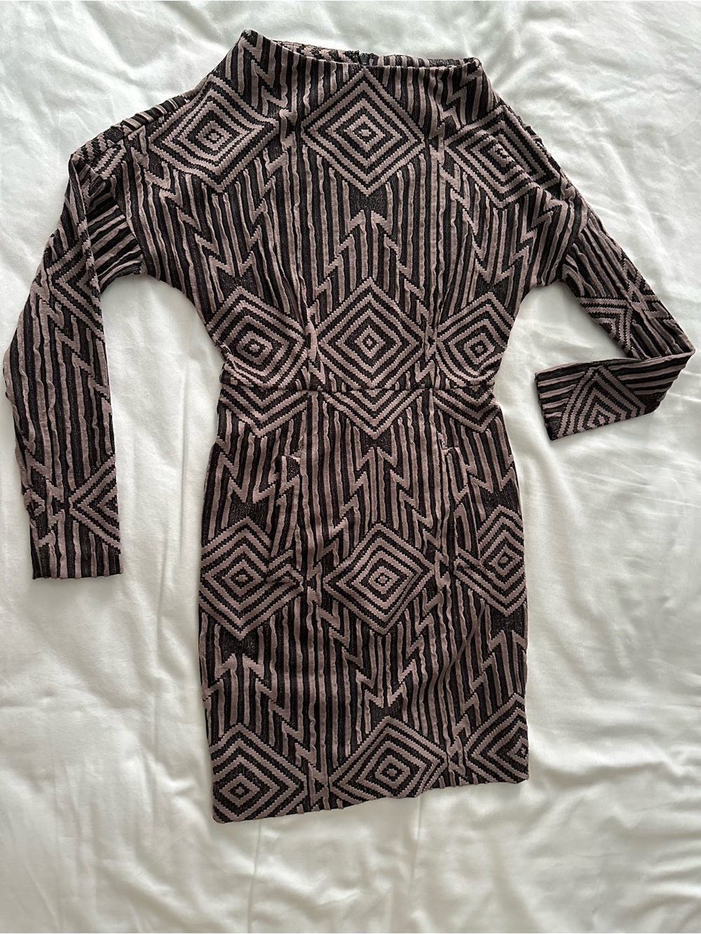 Geometric Pattern Long-Sleeve Bodycon Dress in Brown and Black